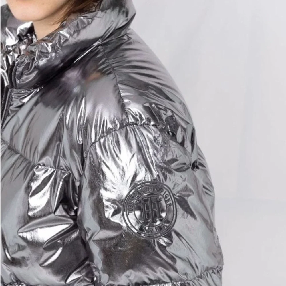 Tommy Hilfiger Women's Silver Metallic Puffer size small NEW* - Picture 3 of 5